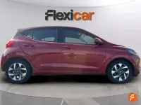 Usado Hyundai i10 67 CV (49 kW) 2023 Rojo Utilitario