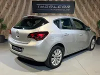 Usado Opel Astra Cosmo 110 CV (80 kW) 2011 Gris / plata Berlina