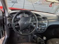 Usado Ford Focus Ghia 100 CV (73 kW) 1999 Gris / plata Berlina