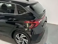 Begagnad Hyundai i20 84 HK (61 kW) 2024 Svart Halvkombi