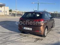 Käytetty Hyundai i20 84 HP (61 kW) 2017 Ruskea Sedan