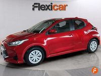Usado Toyota Yaris Hybrid Active 116 CV (85 kW) 2023 Rojo