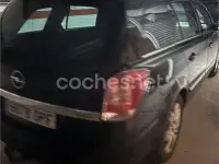 Usado Opel Astra Edition 110 CV (80 kW) 2009 Negro Familiar