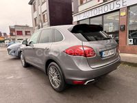 Usado Porsche Cayenne 245 CV (180 kW) 2011 Gris / plata SUV