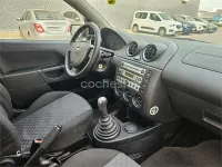 Usado Ford Fiesta Trend 80 CV (58 kW) 2004 Blanco Utilitario