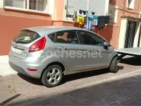 Usado Ford Fiesta Trend 82 CV (60 kW) 2009 Blanco Berlina