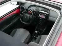 Usado Peugeot 108 Allure 72 CV (52 kW) 2021 Rojo Utilitario