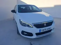 Usado Peugeot 308 Allure 130 CV (95 kW) 2018 Blanco Berlina