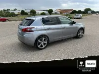 Usado Peugeot 308 Allure 130 CV (95 kW) 2019 Gris / plata Berlina