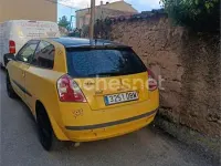 Usado Fiat Stilo Dynamic 140 CV (102 kW) 2004 Amarillo Berlina