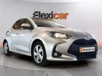 Usado Toyota Yaris Hybrid Active 116 CV (85 kW) 2025 Gris Berlina