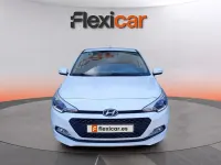 Usado Hyundai i20 84 CV (61 kW) 2017 Blanco Berlina