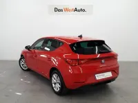 Usado Seat Leon Style 130 CV (95 kW) 2022 Rojo
