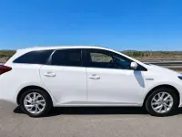 Usado Toyota Auris Hybrid Business Edition 136 CV (100 kW) 2016 Blanco Familiar