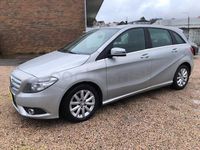 Usado Mercedes B180 122 CV (89 kW) 2013 Gris / plata Monovolumen