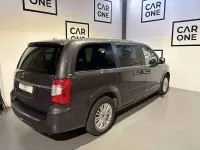 Usado Lancia Voyager Gold 178 CV (130 kW) 2015 Gris Monovolumen