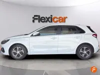 Usado Hyundai i30 120 CV (88 kW) 2021 Blanco Berlina