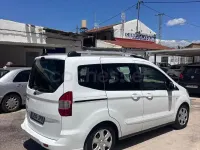 Usado Ford Tourneo Courier Ambiente 75 CV (55 kW) 2016 Blanco Monovolumen