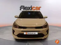Usado Kia Rio 101 CV (74 kW) 2023 Blanco Berlina