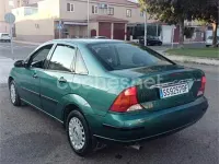 Usado Ford Focus Ambiente 100 CV (73 kW) 2000 Verde Berlina
