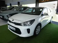 Usado Kia Rio 84 CV (61 kW) 2017 Blanco Berlina