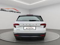 Usado Skoda Karoq Ambition 150 CV (110 kW) 2022 Blanco SUV