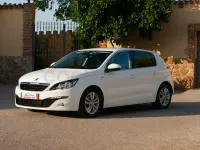 Usado Peugeot 308 Allure 110 CV (80 kW) 2015 Blanco Berlina