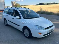 Usado Ford Focus Ambiente 90 CV (66 kW) 2001 Blanco Familiar