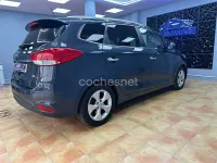 Usado Kia Carens 136 CV (100 kW) 2013 Gris / plata Monovolumen
