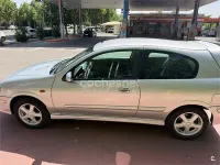 Usado Nissan Almera 114 CV (83 kW) 2002 Gris / plata Berlina