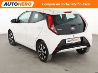 Usado Toyota Aygo Play 72 CV (52 kW) 2021 Blanco Utilitario
