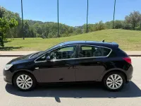 Usado Opel Astra Excellence 165 CV (121 kW) 2012 Negro Berlina