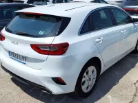 Usado Kia Ceed 101 CV (74 kW) 2022 Blanco Utilitario
