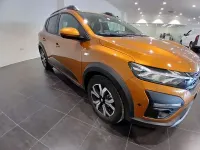 Usado Dacia Sandero Comfort 91 CV (66 kW) 2022 Naranja Berlina