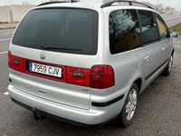 Usado VW Sharan Comfortline 115 CV (84 kW) 2004 Gris / plata Monovolumen