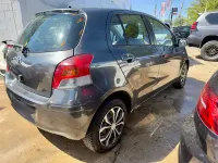 Usado Toyota Yaris 101 CV (74 kW) 2009 Gris Utilitario