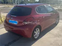 Usado Peugeot 208 Active 82 CV (60 kW) 2015 Granate Utilitario