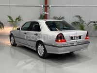 Usado Mercedes C180 Elegance 122 CV (89 kW) 1997 Gris / plata Berlina