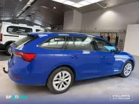 Usado Skoda Octavia Ambition 204 CV (150 kW) 2022 Azul Familiar