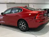 Usado Volvo S60 Core 197 CV (144 kW) 2023 Rojo Berlina