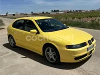 Usado Seat Leon Sport 150 CV (110 kW) 2003 Amarillo Utilitario