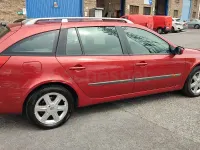 Usado Renault Laguna GrandTour Dynamique 120 CV (88 kW) 2002 Granate Familiar