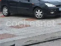 Usado Ford Focus Trend 100 CV (73 kW) 2003 Negro Berlina