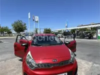 Usado Kia Rio 85 CV (62 kW) 2012 Rojo Berlina
