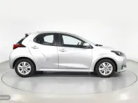 Usado Toyota Yaris Hybrid Active 116 CV (85 kW) 2022 Gris Berlina