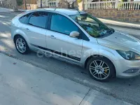 Usado Ford Focus Titanium 109 CV (80 kW) 2009 Gris / plata Berlina
