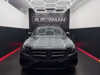 Usado Mercedes E220 194 CV (142 kW) 2019 Gris / plata Berlina