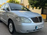 Usado SsangYong Rodius 155 CV (114 kW) 2013 Gris / plata Monovolumen