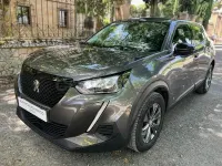 Usado Peugeot 2008 Active 110 CV (80 kW) 2022 Gris / plata SUV