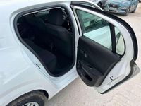 Usado Peugeot 208 Allure 75 CV (55 kW) 2022 Blanco Utilitario